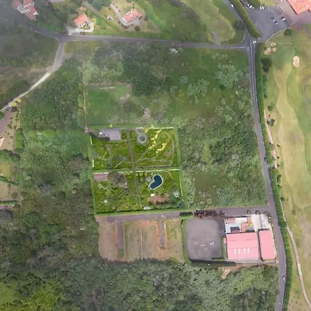 شاليه Seaside Golf Retreat With 10000 Square Meter Garden